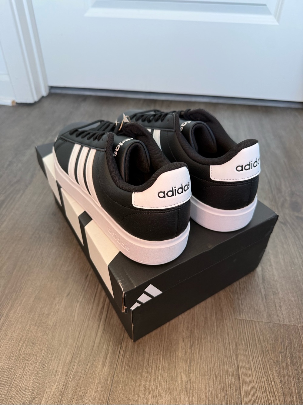 NWT Men’s Adidas Grand Court 2.0 Sneakers Size 11 Black & White Shoes Brand New! - Picture 8 of 12
